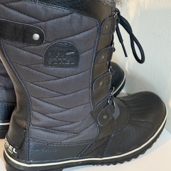 Sorel Tofino Waterpoof Rubber Boots with Faux Fur - Picture 6 of 9